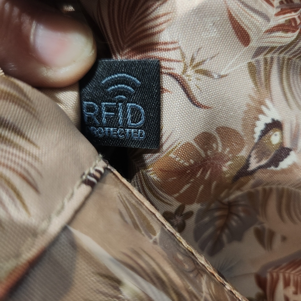 Lug Ranger 2 RFID Medium Crossbody Bag | Zebra Sand Pattern *flaws" - Picture 8 of 15